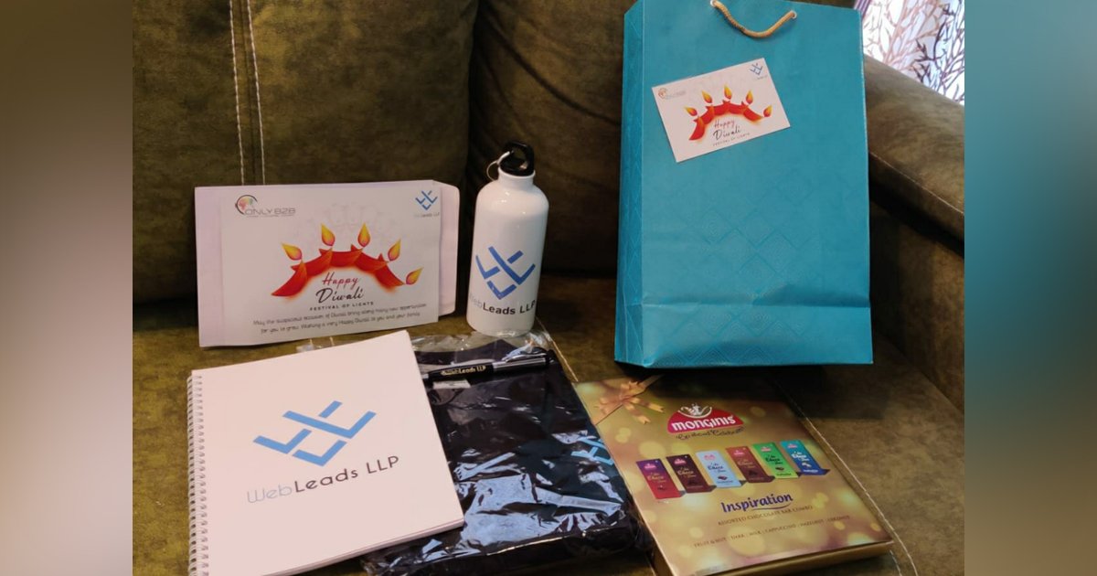 OnlyB2B's tweet photo. 1st Diwali gift of this season 🎁
Thank you
@OnlyB2B, @WebLeads_, and @YTDS_foundation
🙏🏻
#WebLeads #OnlyB2B #YTDS #WaterBottle #Chocloates #Diary #Card #Diwali #HappyDiwali #Festival #Celebration #DiwaliSpecial #DiwaliGifts https://t.co/x3gQ9R3WQW