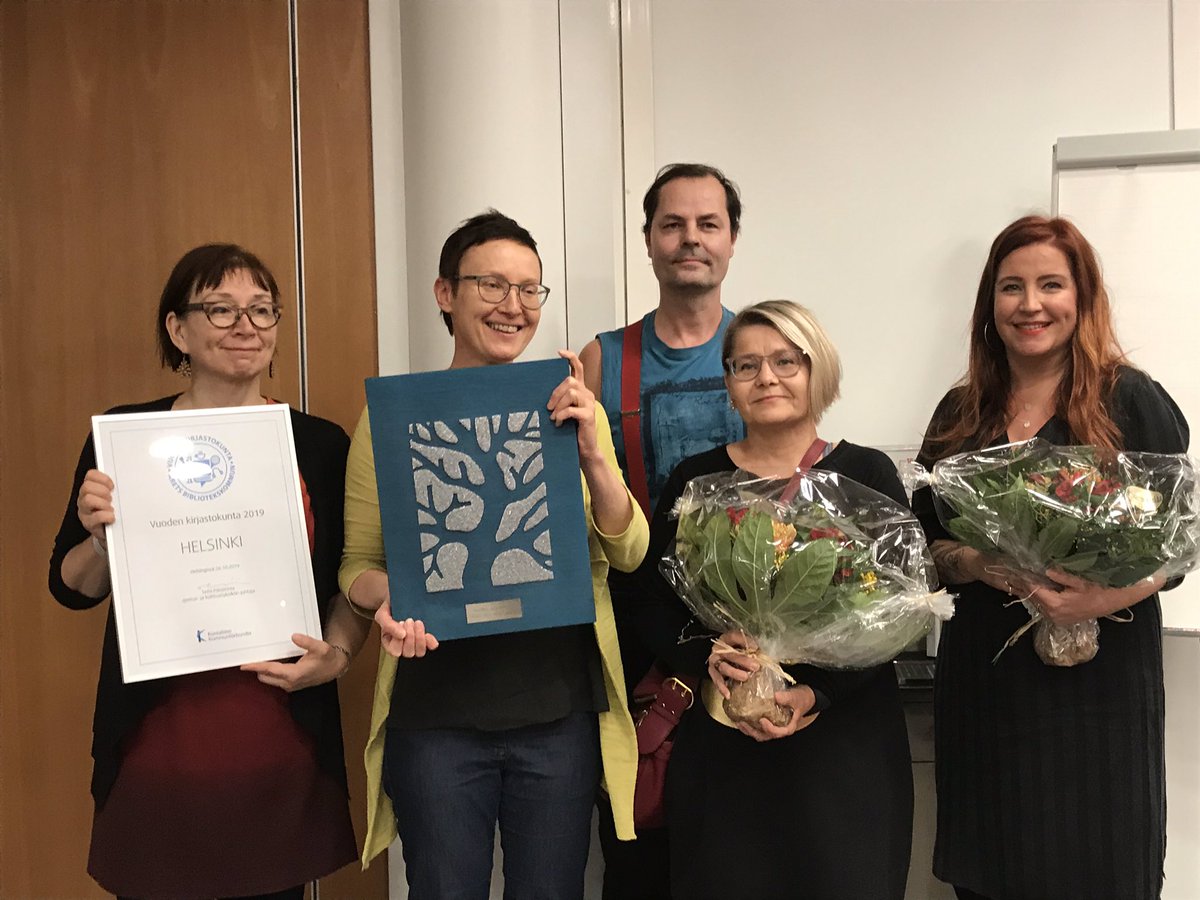 Kuntaliitto's tweet photo. Vuoden kirjastokunta 2019 on @helsinki! Suuret onnittelut! 💐#vuodenkirjastokunta #kirjastokunta2019 https://t.co/31F8FY9eRP