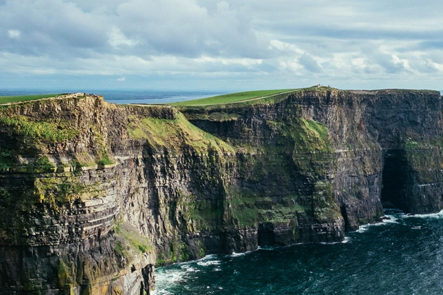 Joinup_eu's tweet photo. Curious 🤔 about the status of #DigitalGovernment in #Ireland🇮🇪❓

✅ #OnlineService for #DrivingLicences renewal
✅ 🆕portal for online #GovernmentServices in a single, convenient manner
✅ Online #PassportRenewal service
&amp; more 

👉 https://t.co/GsTbPINoPb

#DigitalGov19 https://t.co/3YnjcO3NoE