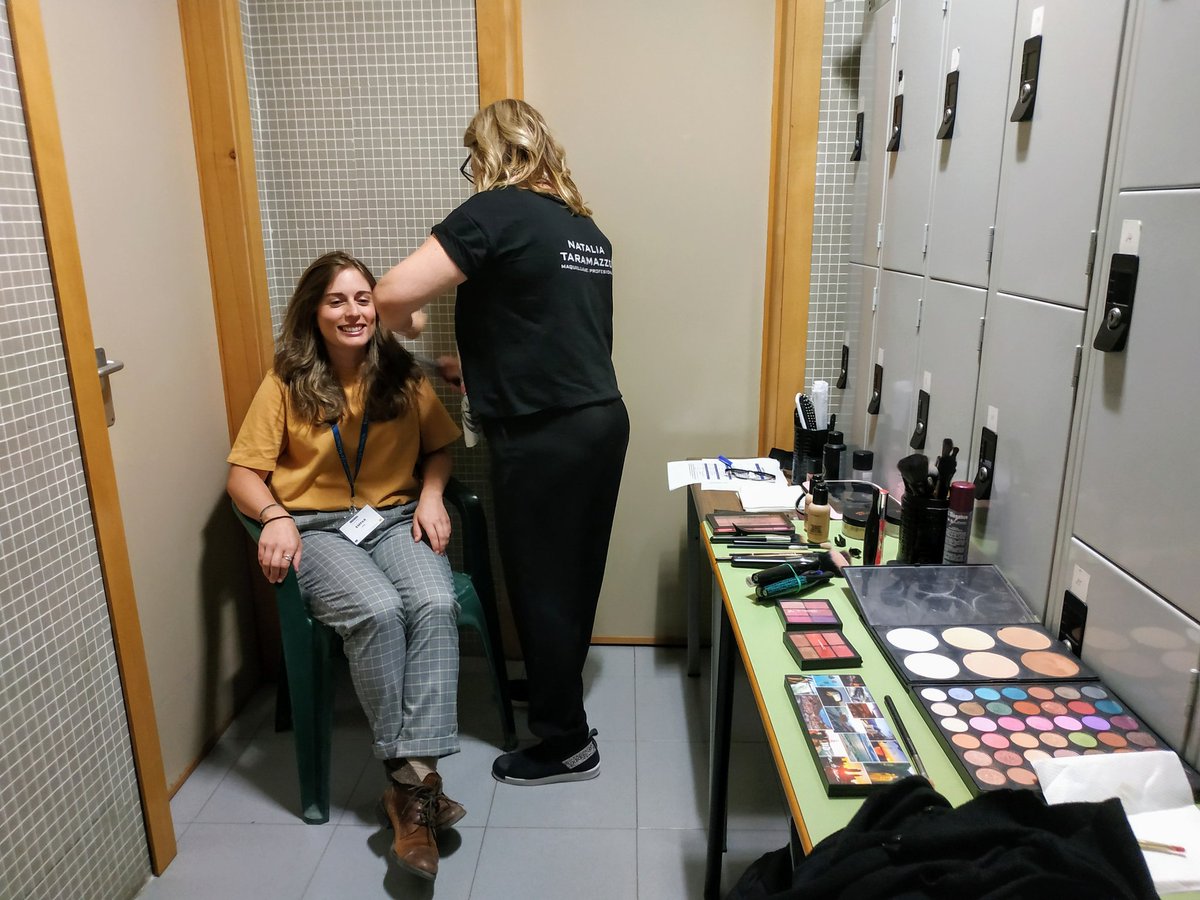 ScienceFlows's tweet image. La maquilladora de #ConciseEU a pleno rendimiento, acicalando a las personas de la consulta de València para las entrevistas y fotos. 😍😍