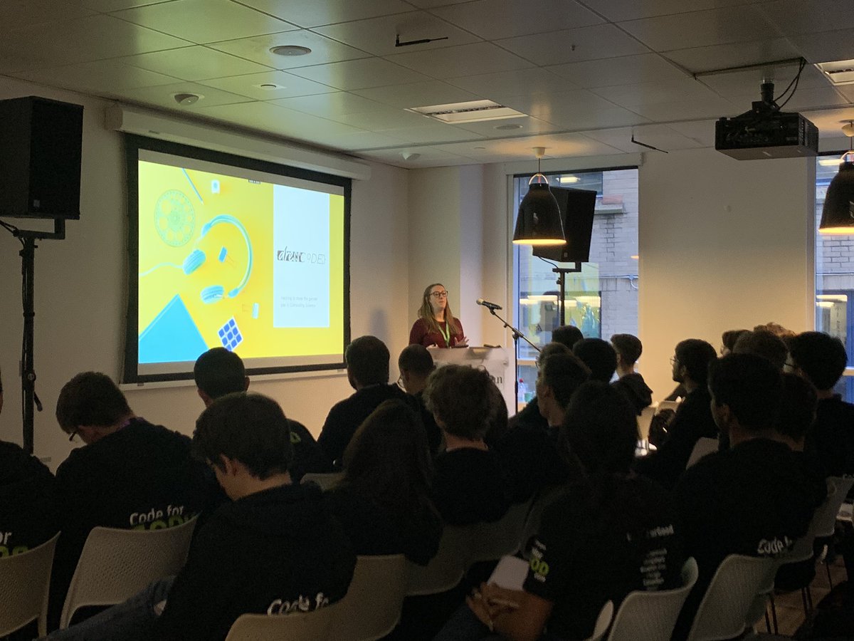 Donna_156's tweet image. Great to have @ScullionToni from @dressCodeHQ here at #CodeForGood in Glasgow this weekend @jpmorgan 🙌🏻 #WomenInTech