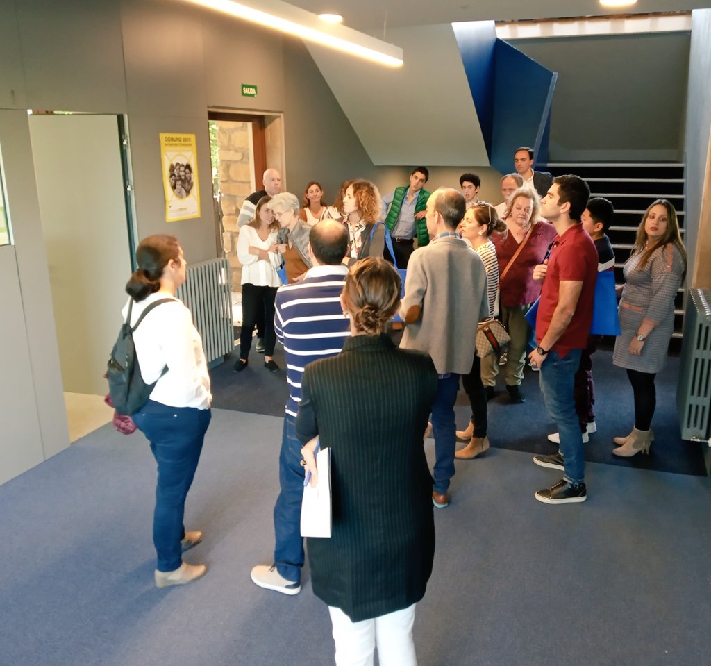 gaztelueta's tweet photo. #Secundaria Aulas renovadas este verano, trabajo cooperativo con #Chromebooks, trilingüismo https://t.co/ja0EH9Gd5R