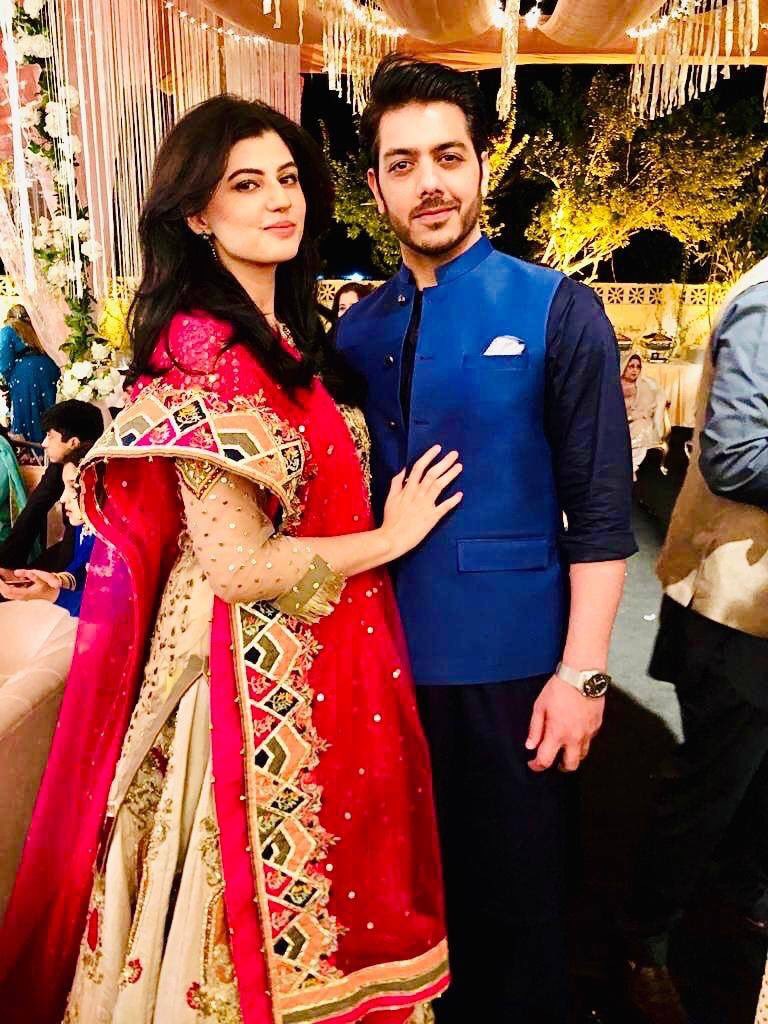 apniisp's tweet image. #GoherMumtaz and his beautiful #AnamGoher at a wedding

#goher #jalband #anam #couplegoals