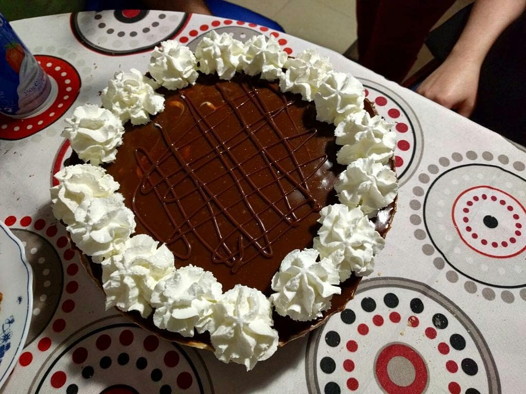 vpurple89's tweet photo. Mi primera tarta: la de Kinder Bueno receta de Pam de @Quiero_Cupcakes Quedó más blanda de lo que esperaba pero estaba muy buena de sabor. ¡Seguiré practicando! 😜🍰 #tartakinder #tartakinderbueno #kindercake #kinderchocolate #kinderbuenowhite https://t.co/f0pFR1zKSt