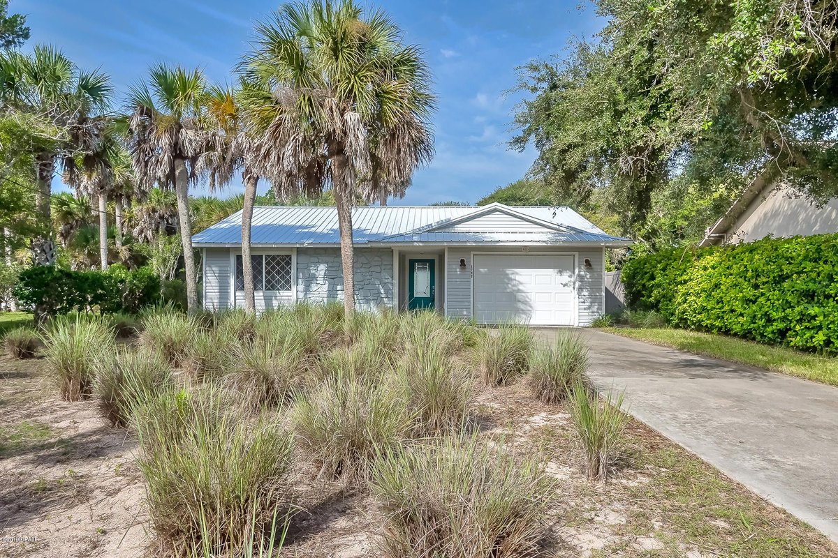 exitbeachrealty's tweet image. 3 bedroom 3 bath home with 3 car garage for sale in Flagler Beach. In Law suite, many updates on the beachside. For more information click the link below or call our office at 386-441-1141.buff.ly/2N9DdjI #homeforsale #flaglerbeach #beachside #exitbeachrealty