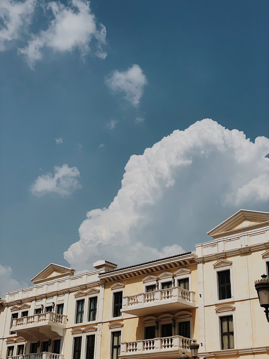 Cloudy afternoons in Doha🖤