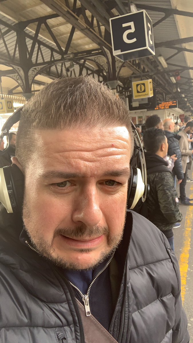 Flabulousbloggr's tweet image. Oh god I hate commuting through London #toomanypeople