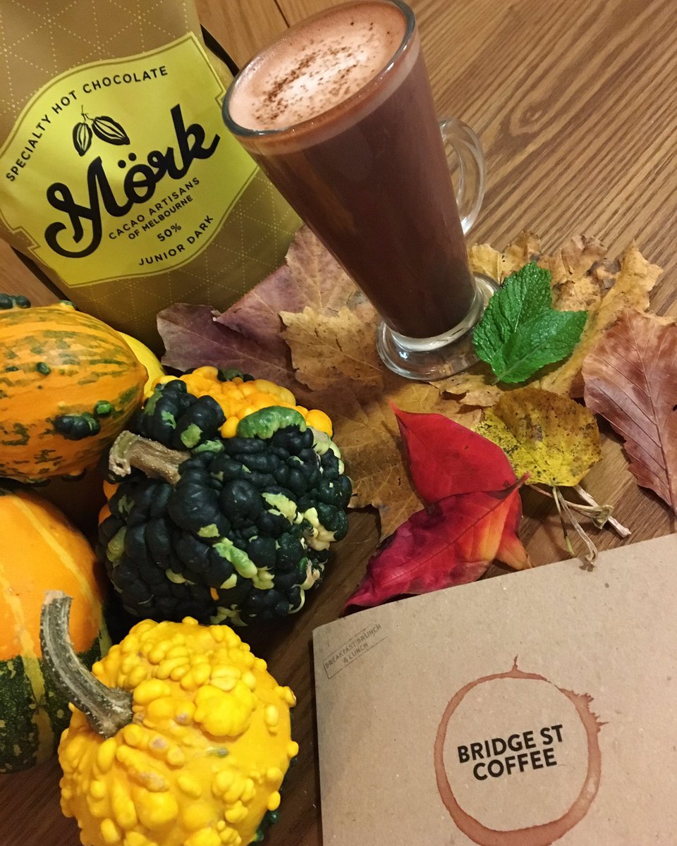 Check out the new Autumn/Winter menu 🙌🏻 // Luxury Mork Hot chocolate with mint and chocolate flakes ❤️ topped with cream and marshmallows 👌🏻 #HotChocolate #NewMenu #BridgeStCoffee #ChesterIndependents #Chester #Autumn #Winter #Halloween #WeekendVibes #CoffeeHouse