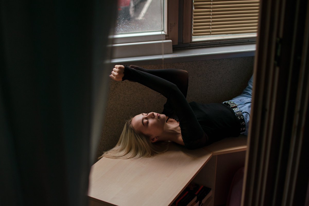 drohnk's tweet photo. #OnePerson
#Window
#Indoors
#Curtain
#Women
#Day
#Lifestyles
#People
#Cheerful
#BeautifulWoman
#Standing
#DomesticLife
#Happiness
#HomeInterior
#ResidentialStructure
#Sitting
#Business
#WirelessTechnology
#Laptop
#ShirtandTie
#Table
#Welldressed
#RearView
#Rubbing https://t.co/kZbDKvUqSV