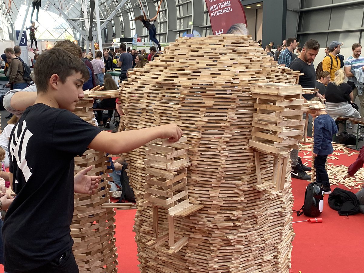 Konfetti's tweet photo. Faszination Holzbausteine auf der #SPIEL19 https://t.co/K3kSkgnOxj