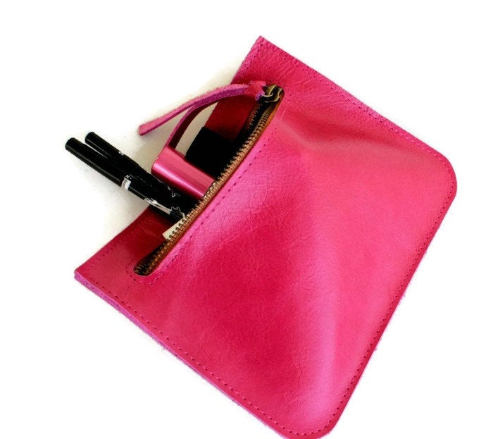 barleather2's tweet photo. Excited to share the latest addition to my #etsy shop: Small leather pouch wallet, Leather coin purse, Leather cosmetic bag https://t.co/TTkGwBw25M #bagsandpurses #leatherpouch #zipperwallet #slimwallet #coinpouch #smallleatherpouch #smallwalletwoman #leathercoinpouch https://t.co/2V3aH2vu8W