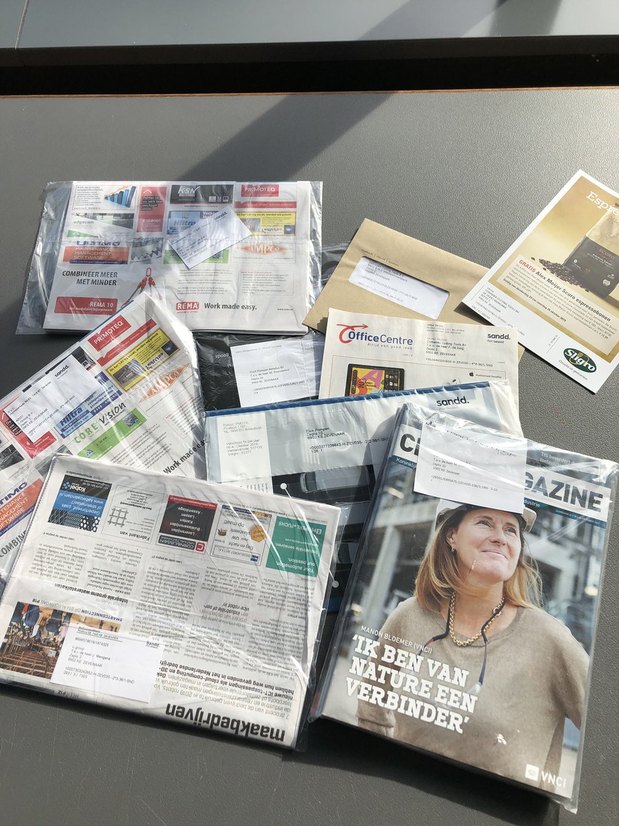 Fijne bezorger van #sandd  post van alle buren ook maar bij ons in de bus gepropt. Luibonk.