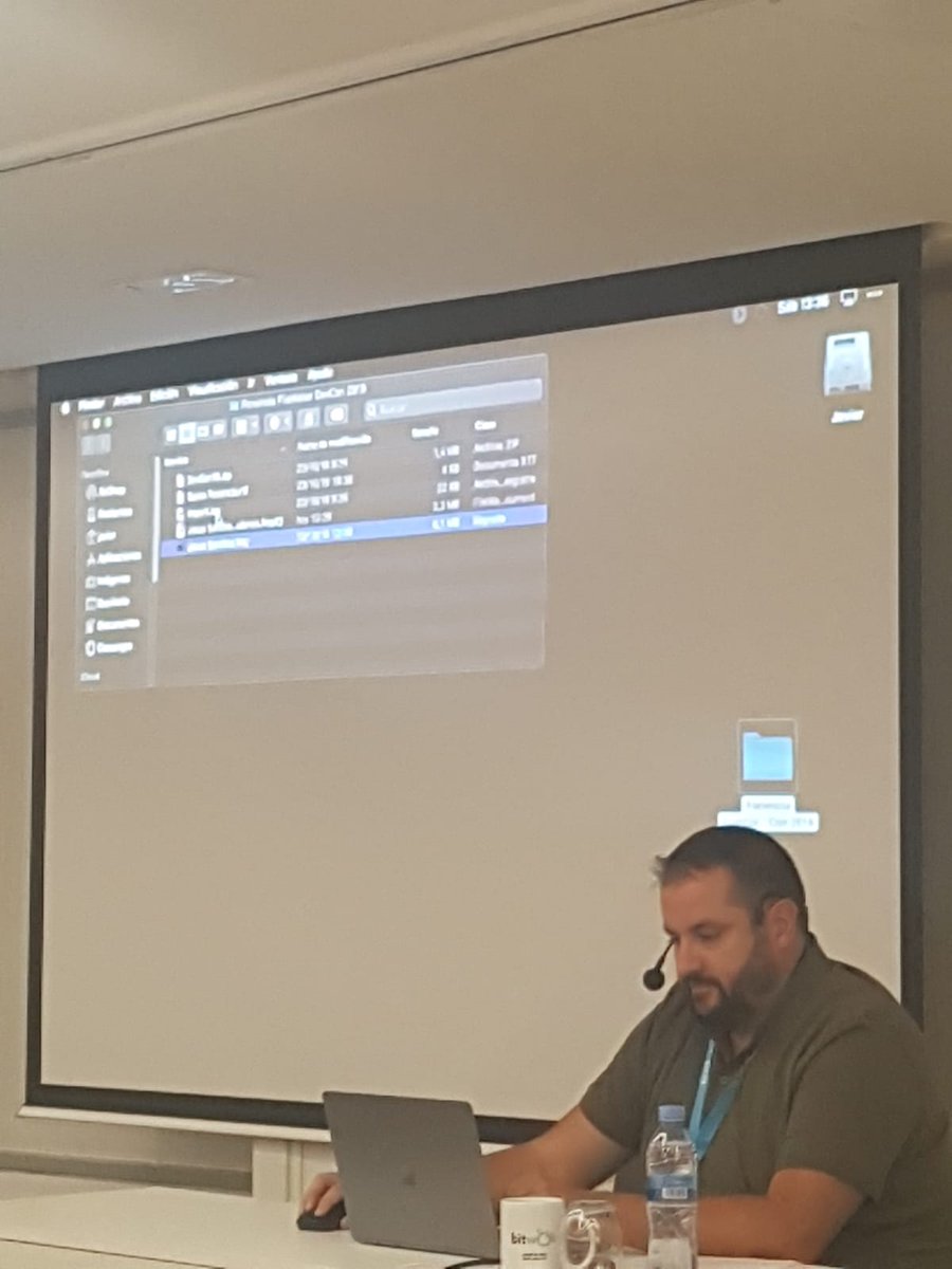 Bitwokers's tweet image. Última ponencia antes de comer... 🍜

Es el turno de Jesús Sánchez (@dbfile_es), ¿cómo es la #comunicación interna de #FileMaker?

👩‍💻💬👨‍💻

#SpanisDevcon #Claris #WorkplaceInnovationPlatform  #Madrid #Bitwok #MarketPlace #Innovación #Desarrolladores