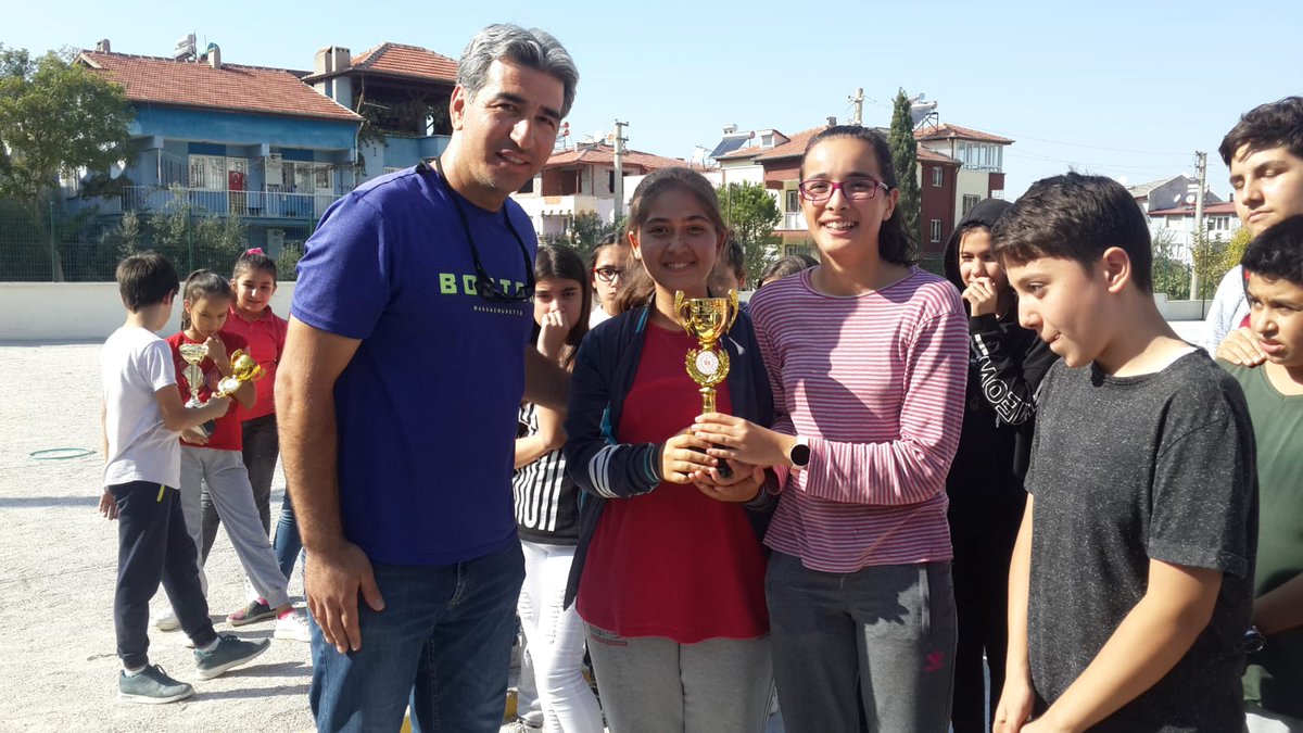 Bocce Cumhuriyet Kupası Yarışmaları, Münevver Nazif Dirlik Ortaokulu sahasında yıldız ve minik kategorilerinde yapıldı.