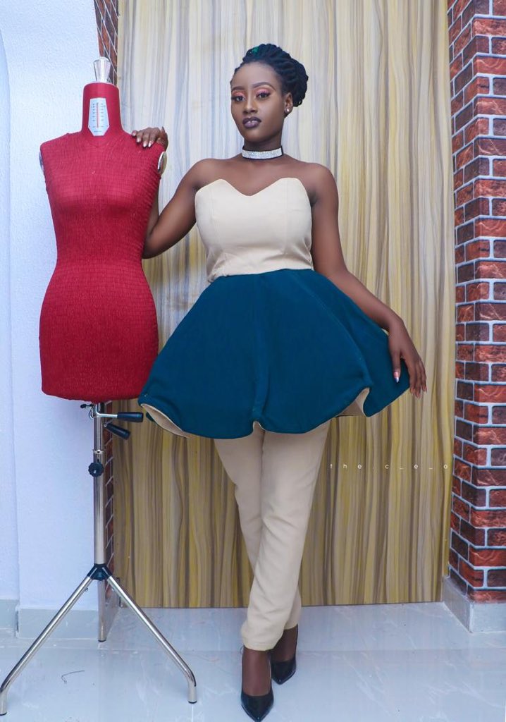 Remlekx's tweet image. A beautiful model for my collection, it’s beautiful, it’s patterned, it’s classy, it’s unique...you can look even more peng when you trust us with your outfit #tailors #patterndrafting #fashionblogger #fashionaddict #readytowear #owanbeoutfit