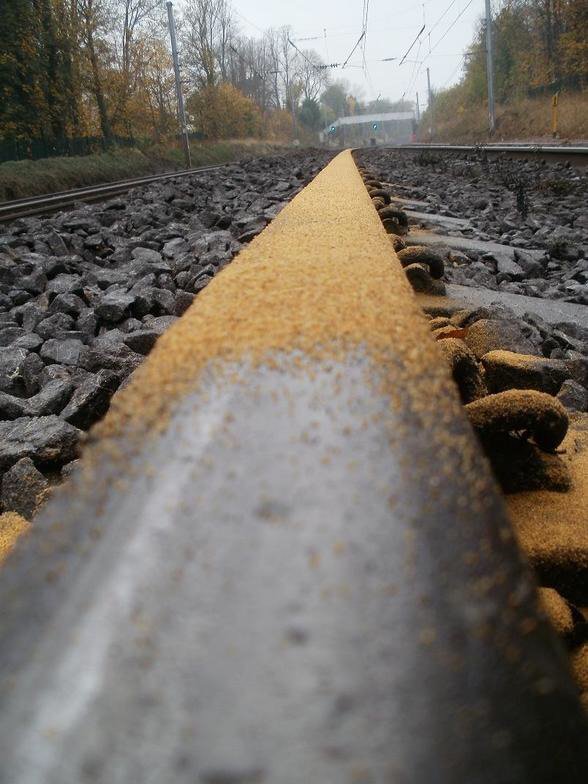 13milepost's tweet photo. #TrackTeam ๐ง out across #Thameslink (North) monitoring weather โ๏ธ Conditions & #SlipperyRail ๐๐ conditions Railhead Treatment Train in operation #SlipSlide. #TootToot #SeasonalDelivery ๐๐๐ฟ๐ง https://t.co/8vI7i7PXvh