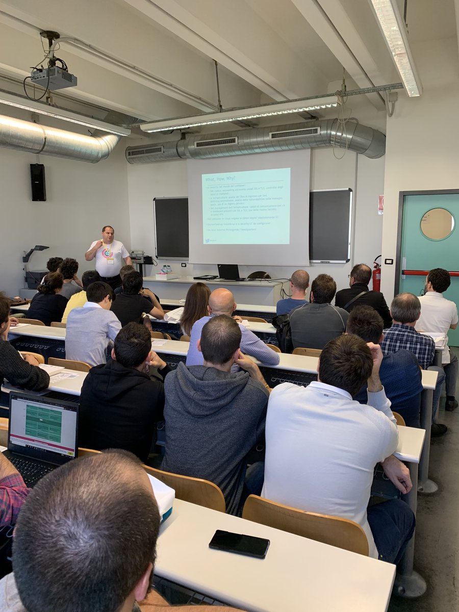 dennymic's tweet photo. #Kubernetes sicuro è meglio! at #doh19 con @giulianolatini https://t.co/xYmt6Isv5b