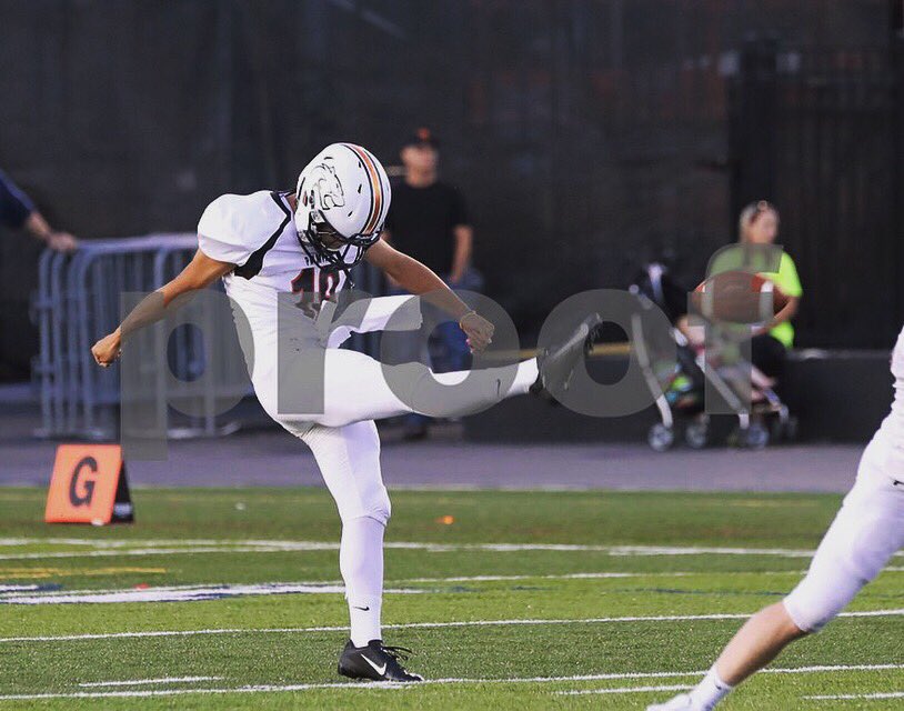 KoreanBreeze_'s tweet photo. Two years in the blink of an eye. Thankful for this sport and the opportunities it has presented. 18 Out. ✌🏽#COM19 #4thDownArmy https://t.co/qICetNojMu