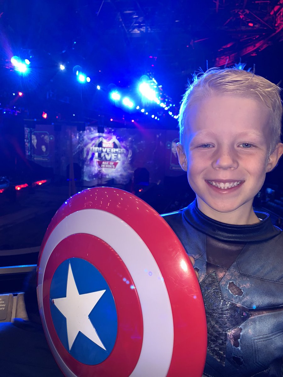 YappComms's tweet photo. #MarveluniverseLIVE https://t.co/evz990sWtL