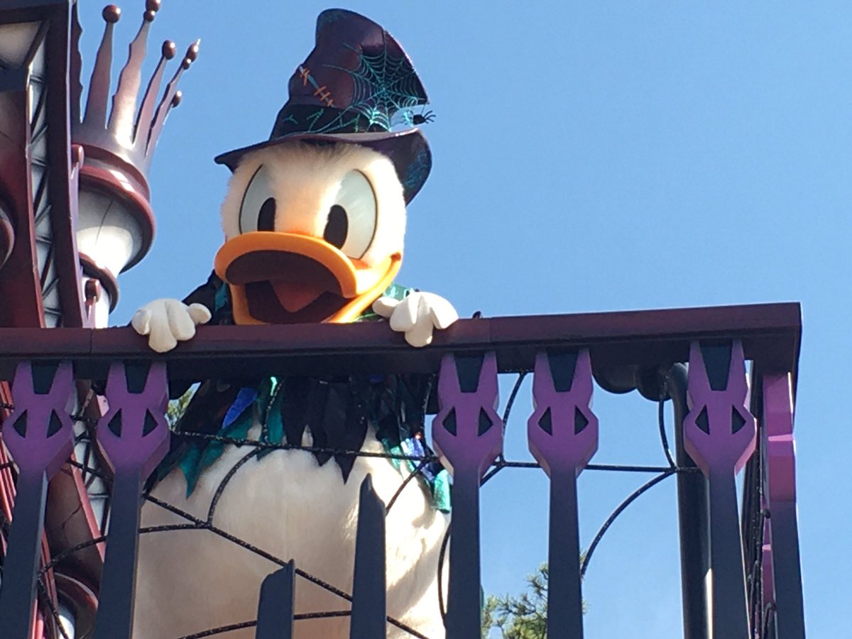 宮之脇佳織 本日 みんなでディズニー 毎年イースターイベント時に行くのですが舞台出演の関係で行けず 夏は暑いからとハロウィンに トイストーリーしばり ポテトヘッド ロッツォ ジェシー バズ グリーンアーミー ハム ウッディ スリンキー バター