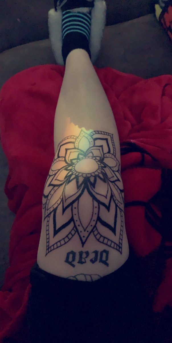kklg_'s tweet photo. 11/10-do not recommend. Lol #randomrainbow #kneecaptat #hurtlikeabitch https://t.co/gDAcZiy51K