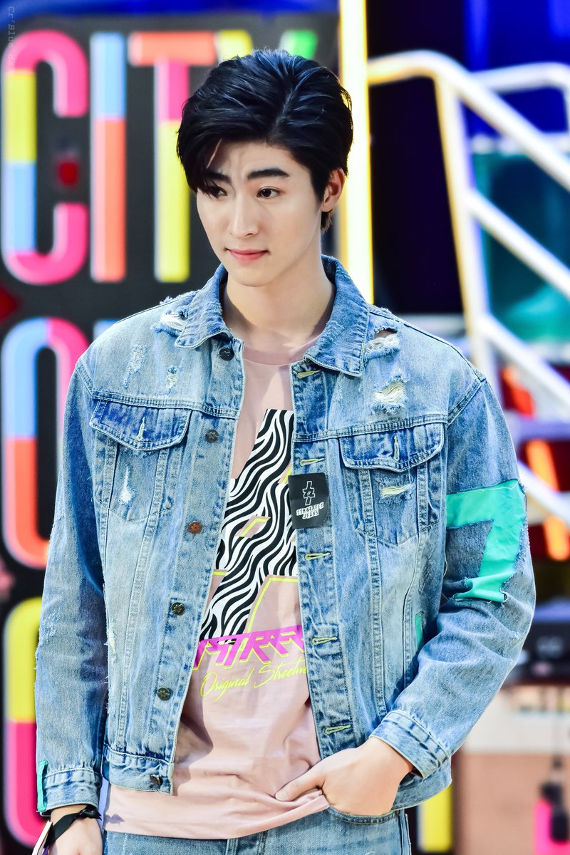 bluepongtiwat_'s tweet photo. #robinsonjeans2019 #MegaTalentTeam #PiyachatWork2019 https://t.co/LBkBv1Iw8T