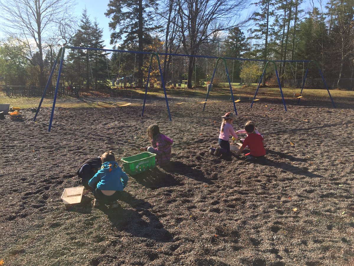 valley_elem_sc's tweet photo. Lots of outdoor learning from creating ramps, building forts to outdoor kitchen play, and more. #inourclassroom #atourschool #outdoorlearning #takemeoutsideday https://t.co/jrFYzCByun