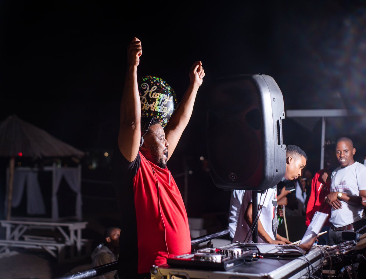 DJSOXsa's tweet photo. Akube busy!!!! #TheeFinestGigGuide

- Dj Bongz Social Link, Kwandengezi 
- Under The Moon, Inanda 
- BROADWAY LIFESTYLE PMB for #DjSoxBdayTour2019 grand finale ‼️ 

#SvaliVIP 🔜 #DurbanUnderground https://t.co/FFXYPeMjlg