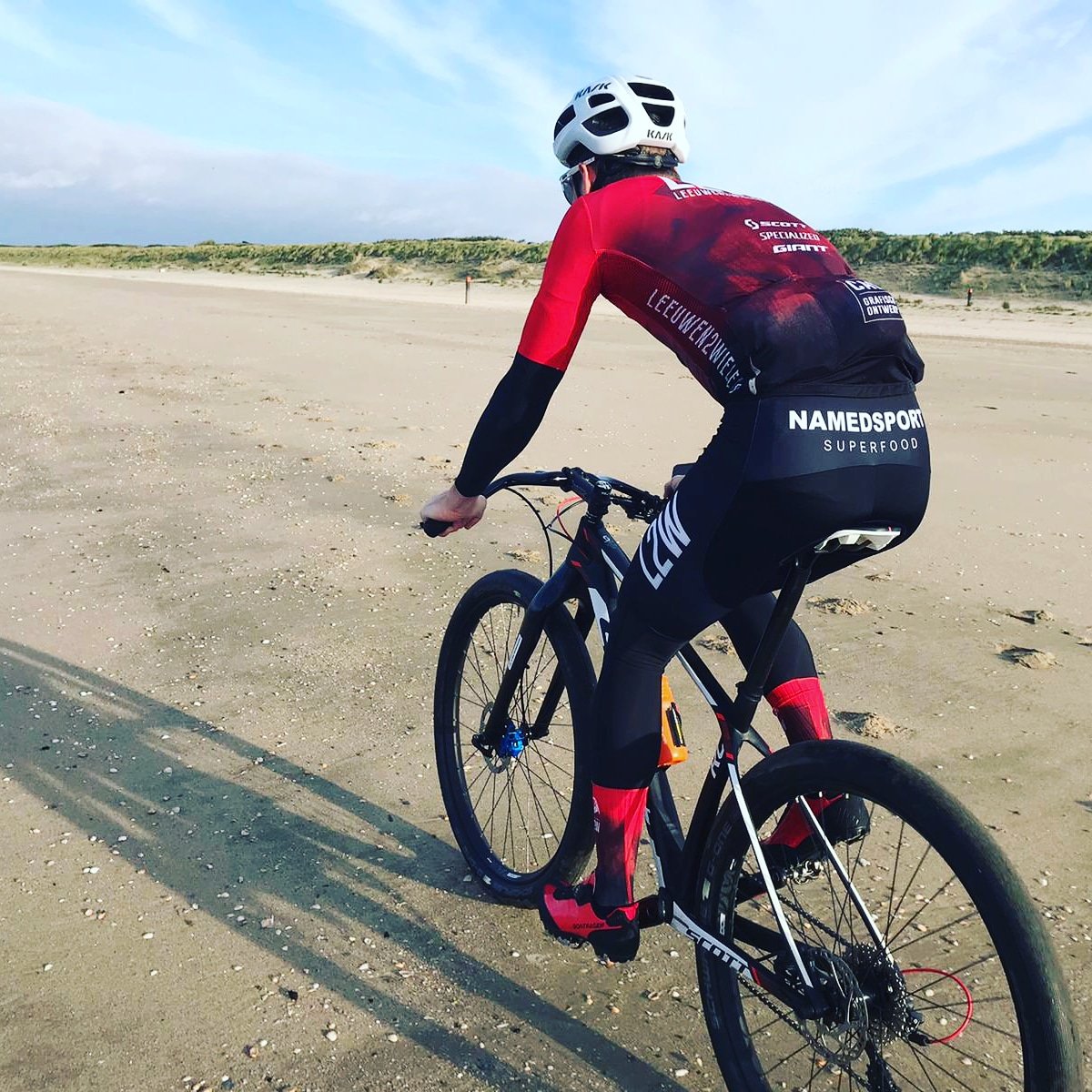 Rondje op 't strand in nieuwe outfit van L2W! #L2W <a href="/leeuwen1514/">leeuwen2wielers</a>