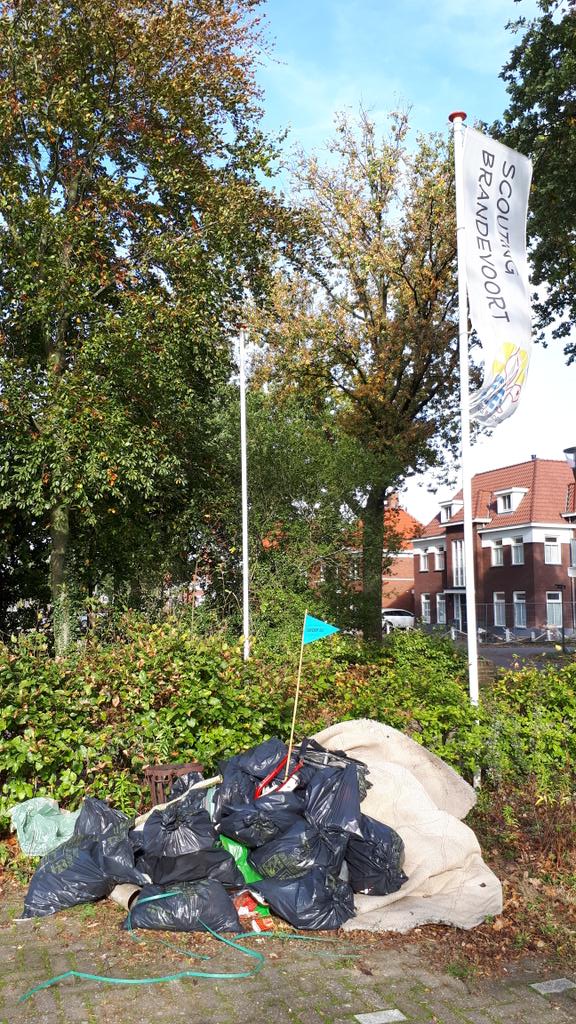 Vandaag met Scouting Brandevoort uit <a href="/gemeenteHelmond/">Gemeente Helmond</a> weer zwerfafval opgeruimd. De jongens en meisjes hebben weer flink hun best gedaan 😀! Bedankt allemaal!