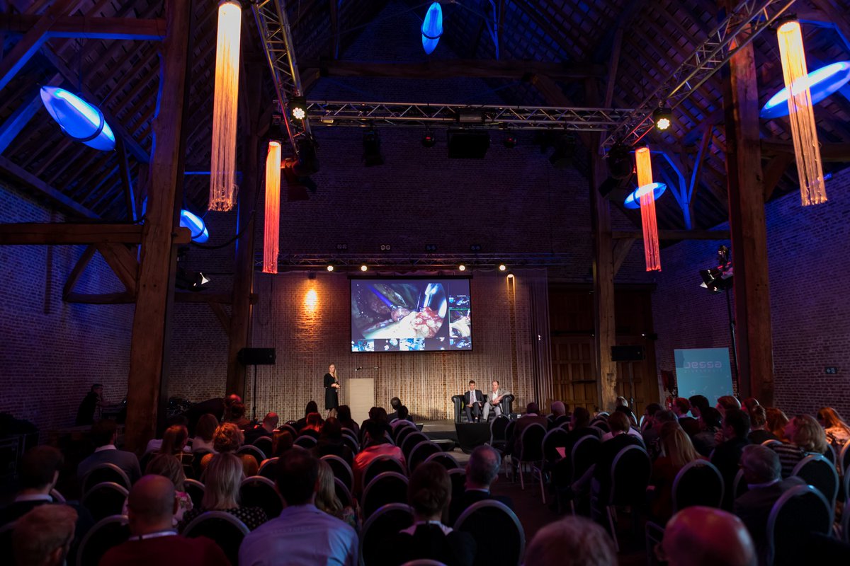 JessaZiekenhuis's tweet photo. Jessa cardiochirurg Alaaddin Yilmaz en cardioloog Edouard Benit voerden vanmiddag 2 complexe operaties uit, die live bekeken werden door honderden geboeide aanwezigen tijdens een internationaal congres. De livestream was ook te volgen via onze website: https://t.co/qCkBwa2FD8 https://t.co/lHQz9yE4Xy