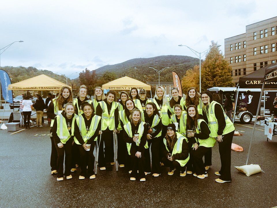 Giving back to the community 👻 <a href="/AppStateSB/">App State Softball</a>
