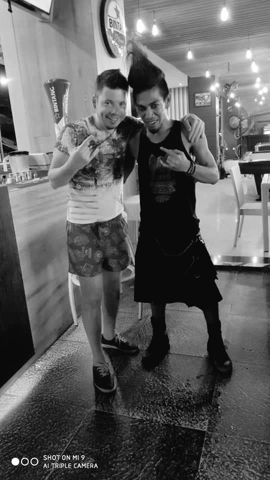 Quest_Rock_Band's tweet photo. New friends, good times 🤟🏼 Thanks guys!
#officialquestband #questofficial #rocknroll #rock #music #goodtimes #peeps #cheers #russia #friends #grepe #grepecoffee #grepebali #party #readytorock #live #bali #livemusic #entertainment #drinks #fun #hangs https://t.co/YzY3UAH6tz