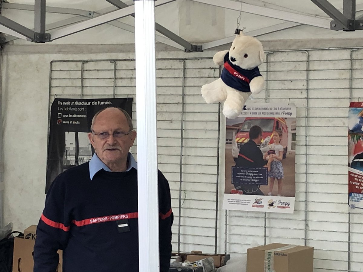 Journées des <a href="/PompiersFR/">Pompiers de France</a> de l’Oise dans le parc de l’hôtel du département. Pompy invité d’honneur de la boutique de l’UDSPO ! Il fait fureur ! Rupture de stock👍😉<a href="/Pompy112/">Pompy</a> @AllioneFNSPF