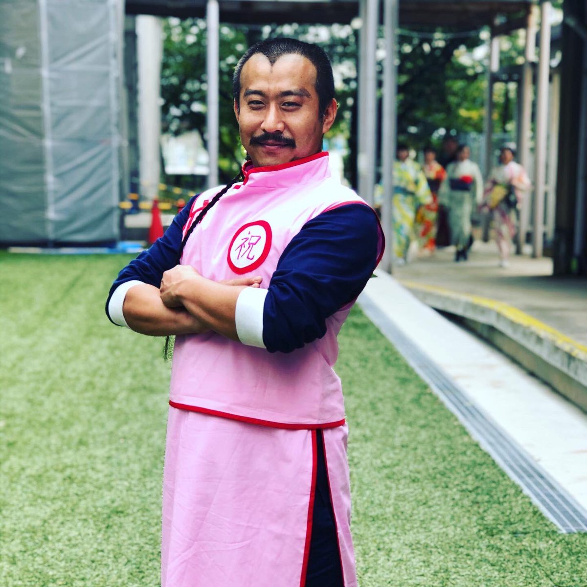 辮髪社長 台灣食堂 旧店名 ｇｏｇｏパクチー 台湾食堂 A Twitter 結婚式仕様に胸の文字が 殺 ではなく 祝 背中の文字が Kill You ではなく Love You が肝 ハッピータオパイパイ 普段の格好とあんま変わらんけど ベストコスプレ賞をいただいたそうです