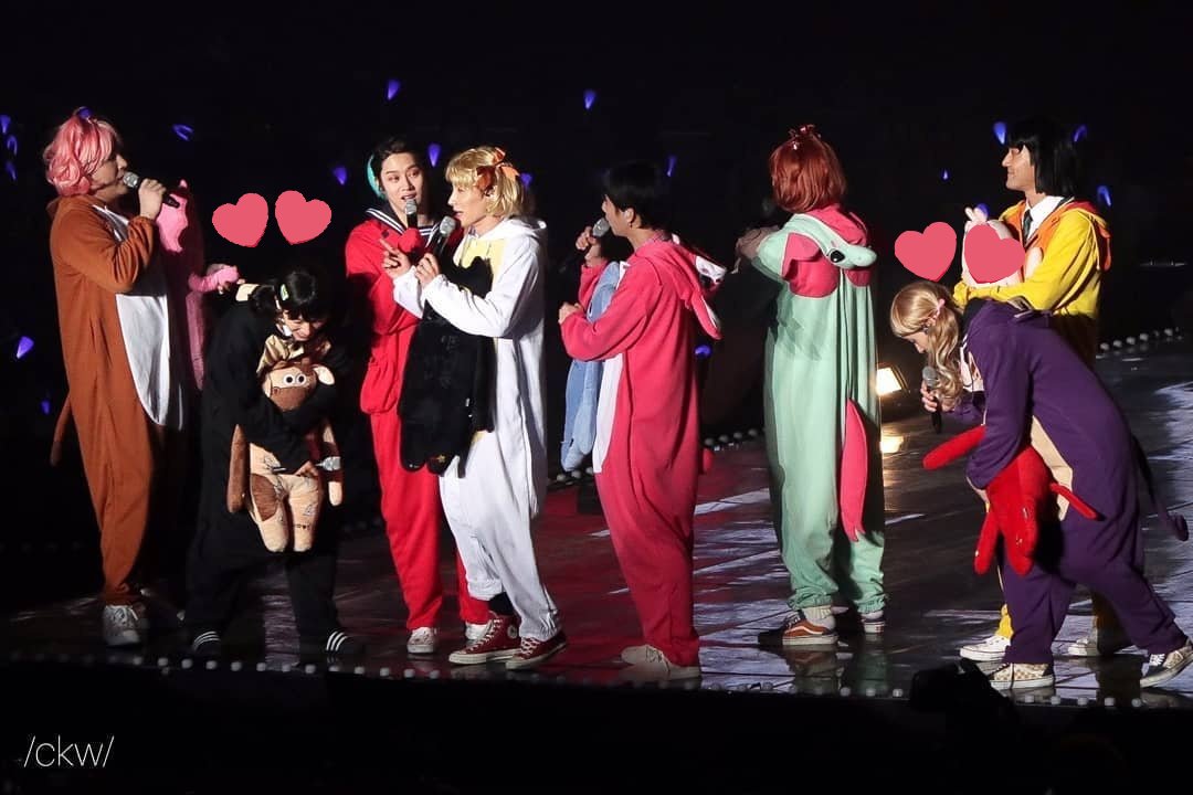 What are you two doing :PSoulmate in sync   #eunhae