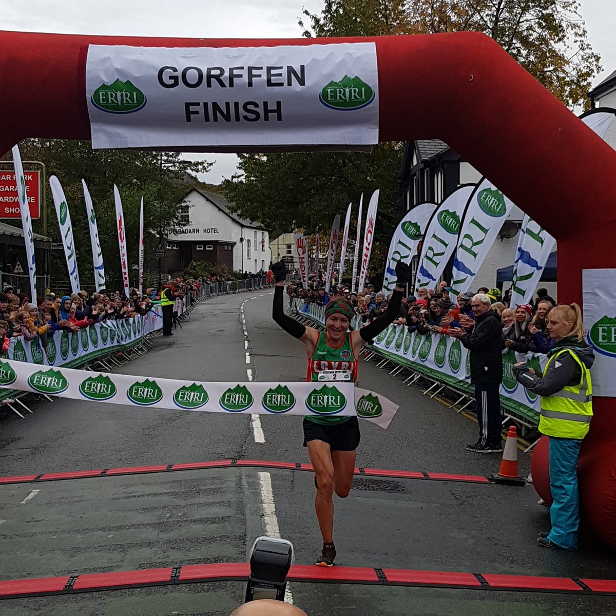 1st place Andrea 🏃‍♀️🏆🏃‍♀️ @tenovuscancer @peteblandsports @halliwelljones @teamrunderwear @buff_uk @high5sportsnutrition @cowbois @s4cchwaraeon #SnowdoniaMarathon #SnowdoniaMarathonEryri #MarathonEryri #Marathon #Eryri #Snowdonia #Running #NorthWales #S4C