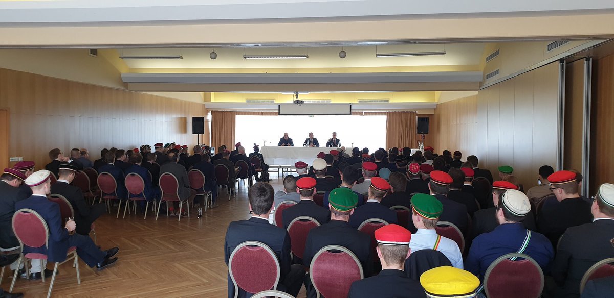 ADBurschen's tweet photo. Symposium zum Stand der deutschen Wiedervereinigung. Eine Chance, für die wir als Burschenschafter sehr dankbar sind, die aber immer noch eine grosse Aufgabe darstellt #deutscheeinheit #wiedervereinigung #wirsindburschenschaft https://t.co/F1sNOfz6br https://t.co/hMN2b2k1I6