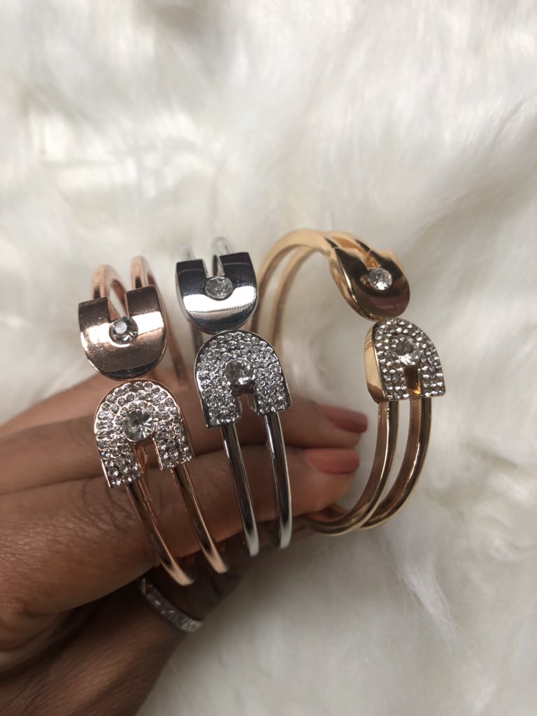 oakstyleng's tweet photo. 3 Tone Cuff Bracelets
Won't fade or Tarnish
Price: N2,000 each
Send a DM to order
#OAKstyle https://t.co/TZrLULC1l7