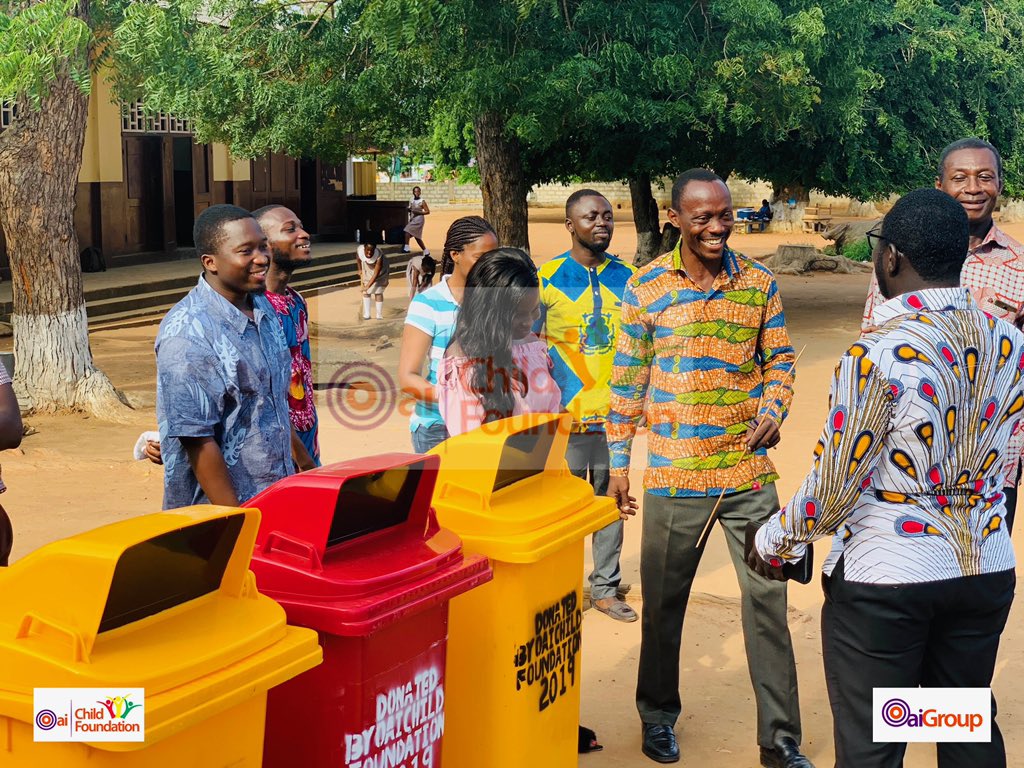 GroupOai's tweet photo. Part 1
25-10-19 - The OaiChild Foundation under The OAIGROUP LLC donated dustbins to the Achimota Preparatory School which was recieved by the Headmaster, Nana Aaron Somuah on behalf of the school. 
1/3 https://t.co/I7HYTV688o