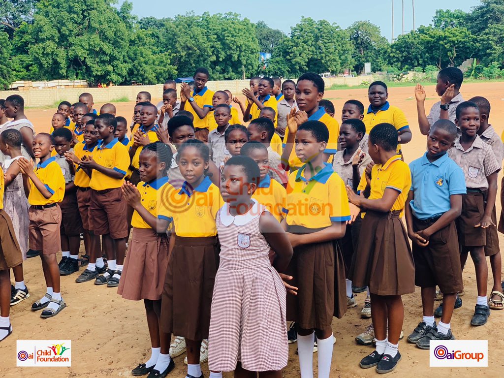 GroupOai's tweet photo. Part 1
25-10-19 - The OaiChild Foundation under The OAIGROUP LLC donated dustbins to the Achimota Preparatory School which was recieved by the Headmaster, Nana Aaron Somuah on behalf of the school. 
1/3 https://t.co/I7HYTV688o