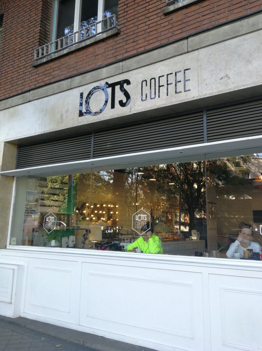 Conociendo hoy a los amigos de <a href="/LotsCoffeeHouse/">Lots Coffee House</a> 
He tomado un bourbon de El Salvador. Recomendadísimo