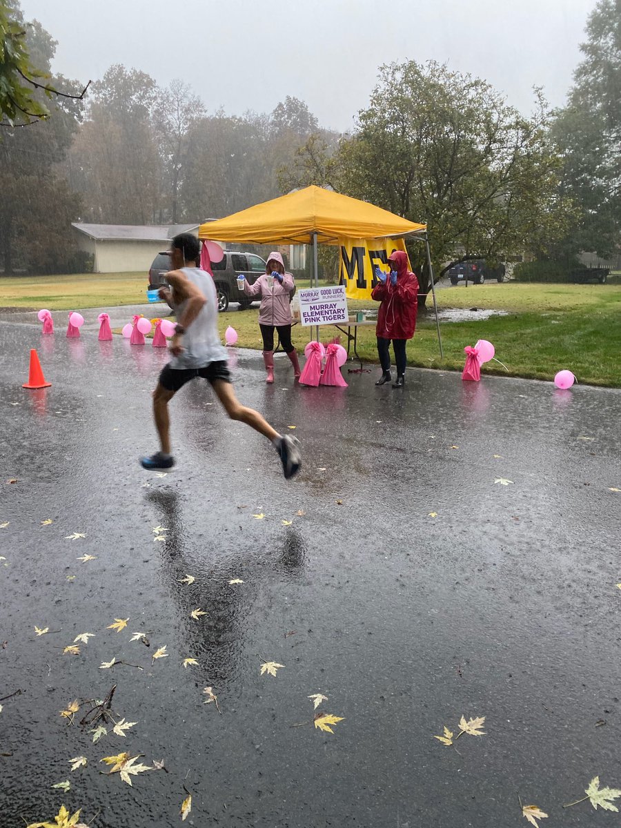 dwhitakertiger's tweet photo. So impressive!!! Leader got lots of cheers from the MES Pink Tigers!! #MurrayHalf #murrayschools https://t.co/3lbU92rqn2