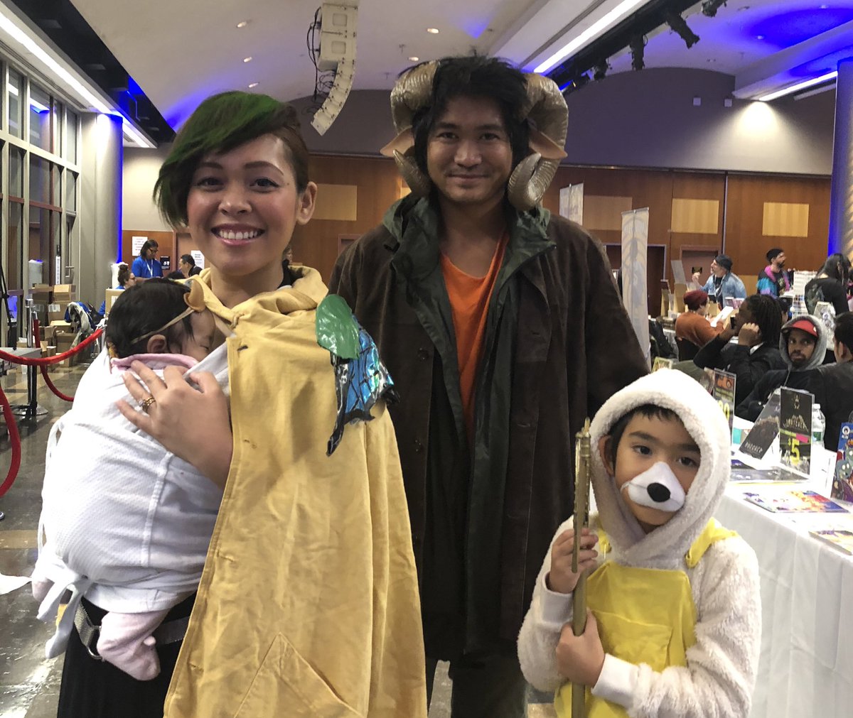 AmyChu's tweet photo. Favorite family #cosplay of the year! #fitdivcon https://t.co/CPJgBY0q1o