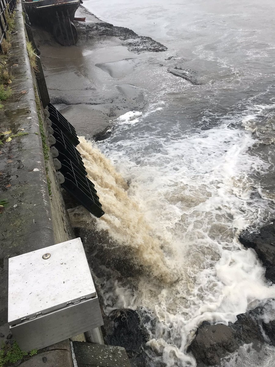 Making sure our strategically important assets are performing with the prolonged rainfall hitting our county,<a href="/DCfieldteamsEA/">Field Operations EA</a> have been deployed to operate them and reassure local communities #prepareactsurvive #thinkbigactearly <a href="/KevinBarnesEA/">Kevin Barnes</a>