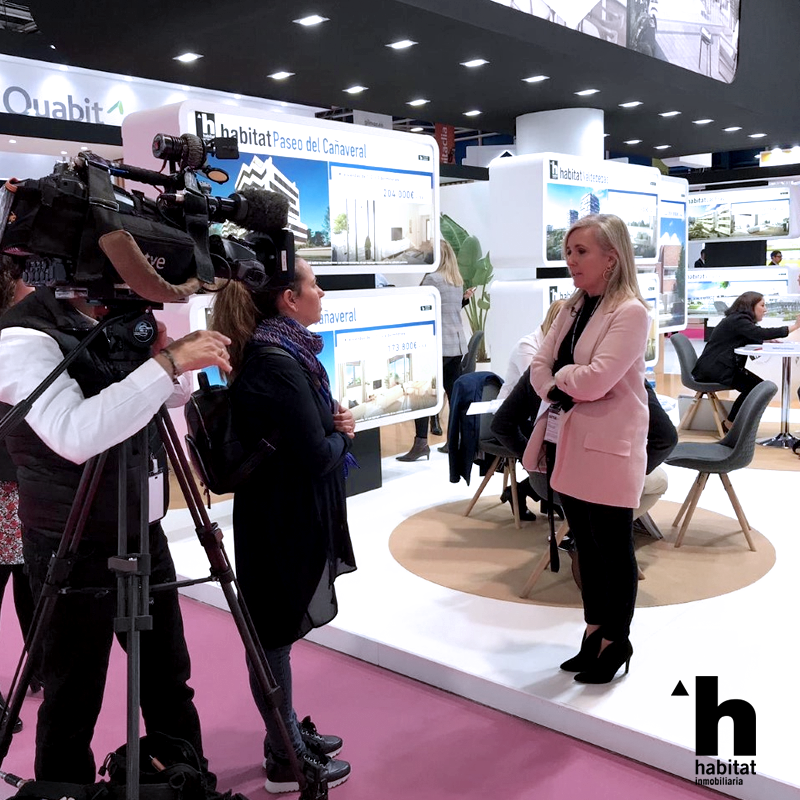 Habitat_Inmo's tweet photo. Hemos recibido en nuestro stand de @simaexpo a diferentes medios de comunicación como @rtve y @telemadrid. ¡Ven a conocer personalmente nuestras promociones! https://t.co/8FAEDDWRcS