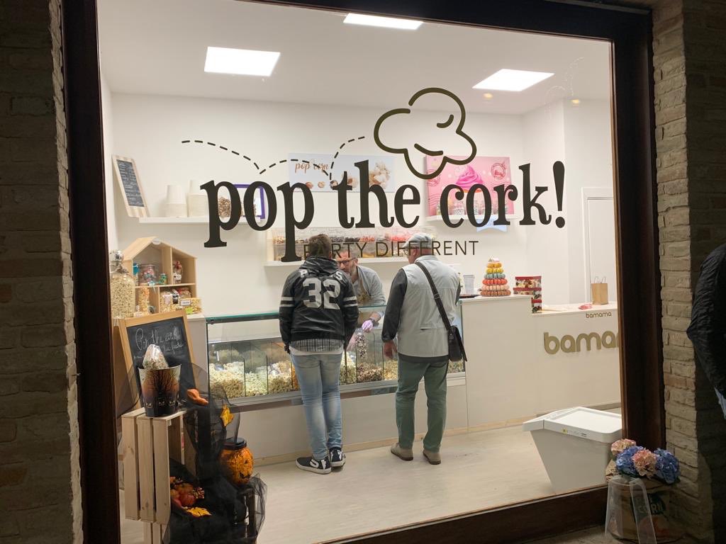 bamamapop's tweet photo. Pop the cork! Il nuovo store #bamama di #Portosantelpidio... popcorn artigianali di tutti i gusti, caramelle gommose, confetti, macarons... progettiamo il tuo prossimo party!

https://t.co/znkvhhU6e2  

#fermo #popcorn #sancrispino #fermonotizie https://t.co/v5dBv1EoZx