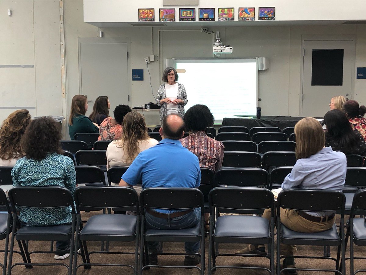 ColumbiaARC's tweet photo. A few pictures from our Fall Event happening right now @ArdenBeagles with Diane Stephens and contributors from Reading Revealed! https://t.co/Y7cqqH5j5i