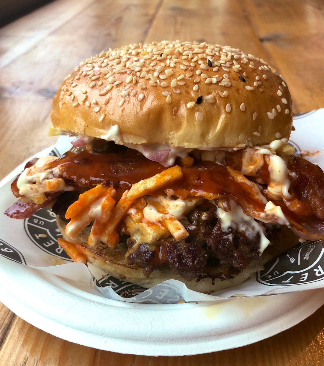 TheGaztronome's tweet photo. Has to be @secretburgerCLB when @nottsstreetfood #thedoeback #special #burger and #cheesy #fries #yes #allkindsofyes https://t.co/fDkDzvanpR