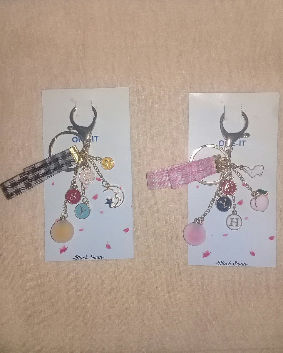 BlackSwan_1109's tweet image. 🍓    X1 (엑스원) INITIAL KEYCHAIN    🍓

Contoh 》 Seungyoun, Yohan, Junho, Yohan

- 50K
- Free req inisial huruf, charm, dan pita
- OVO/SHOPEE/BRI
- Pengiriman dari Tembalang, Semarang
- Free gift

                              🍓🍓

#X1Keychain #X1Keyeing #InitialKeychain